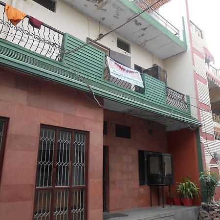 Gaurav Guest House Mathura Bagian luar foto