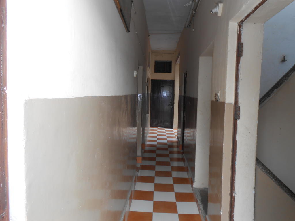 Gaurav Guest House Mathura Bagian luar foto