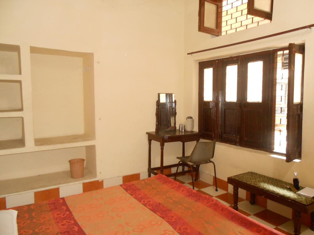 Gaurav Guest House Mathura Ruang foto