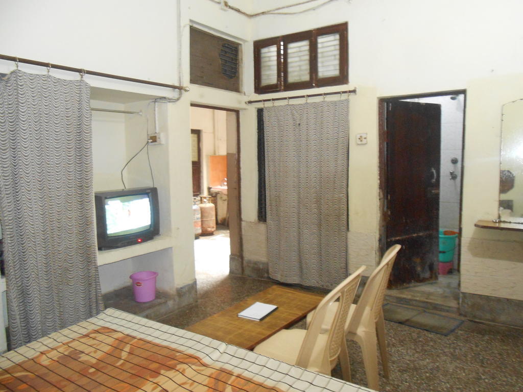 Gaurav Guest House Mathura Ruang foto
