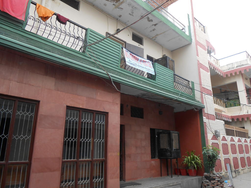 Gaurav Guest House Mathura Bagian luar foto